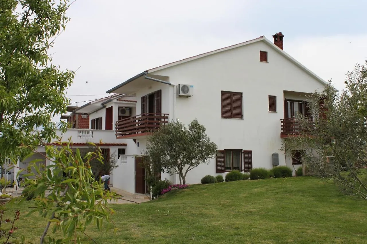 Apartments With A Parking Space Ljubac, Zadar - 6141 Razanac 0*,