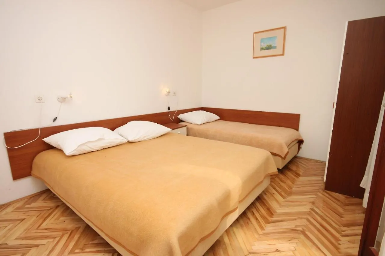 Apartments With A Parking Space Ljubac, Zadar - 6141 Razanac